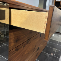 Team 7 - Anrichte Nox Nussbaum Wild Naturöl Mit Palladiumglas Schwarz Matt Mit Beleuchtung - 2