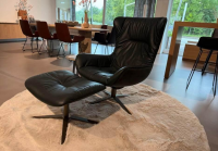 Freifrau - Sessel Leya Wingback Chair Sitzseite Leder Opium Garden Außen Stoff Adamo Grün mit Hocker - 3