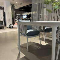 DEDON - Outdoor Tischgruppe Bellmonde Platte Keramik Mineral Grau Gestell Aluminium Lipari Weiß Grau Inklusive Kissen - 5