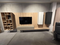 Team 7 - Wohnwand Cubus Pure 32 Eiche Weiß Geölt Farbglas In Naturweiß Kiesel Grau Und Graphitgrau Mit Beleuchtung Und TV-Halteplatte - 11