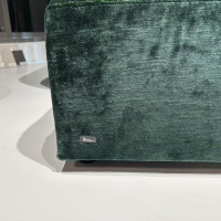 Bretz - Ecksofa Tharuun Stoff 67 7137 Velours Emerald Grün Füße Gleiter Schwarz Inklusive Kissen - 6