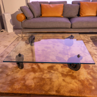 FontanaArte - Couchtisch Tavola con Ruota Grande, Design Gea Aulenti 1980, geschliffenes Glas 15 mm, Gestell Rollen schwarz - 2