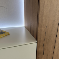 Hülsta - Anbauwand Gentis Lack Weiß Akzent Kernnussbaum Naturstamm Mit Beleuchtung - 3