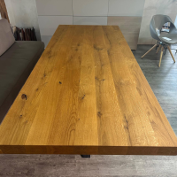 Kattwinkel - Esstisch F8 Platte Eiche Massiv Natur Geölt Mit Ausgefüllten Ästen Und Rissen Kreuzgestell Stahl Schwarz - 2