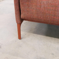COR - Sofa Avalanche Stoff 9202 Dunkelrot Rot Ablage Und Gestell Lack RAL 3009 Oxidrot Rot Mit Hocker - 4