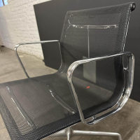 einzelstuehle-vitra-stuhl-aluminium-chair-ea108-bezug-schwarz-gestell-aluminum-verchromt-423-03-6