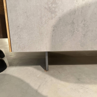Scholtissek - Schrank Kera Front Keramik Beton Silk Grau Korpus Knorrige Eiche Natur Geölt Gestell Metall Schwarz Lackiert - 2