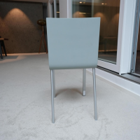 einzelstuehle-vitra-stuhl-03-sitzschalenfarbe-hellgrau-untergestell-pulverbeschichtet-silber-glatt-3