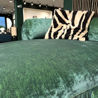 Bretz - Ecksofa Tharuun Stoff 67 7137 Velours Emerald Grün Füße Gleiter Schwarz Inklusive Kissen - 5