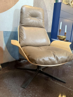 Prostoria - Sessel Rei Leder Pietra Divina 80 Umbra Beige Schale Eiche Natur Drehgestell Metall Schwarz Pulverbeschichtet Neigbar - 5