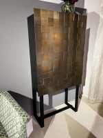 Christine Kröncke - Hochschrank Shape 30 Collector Front Dark Beauty Quadrat Messing Brüniert Korpus Eiche Anthrazit Matt Lackiert Mit Beleuchtung - 8