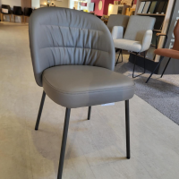 einzelstuehle-rolf-benz-stuhl-noa-690-rolf-benz-leder-36-mittel-quarzgrau-fuesse-umbragrau-lackiert-7