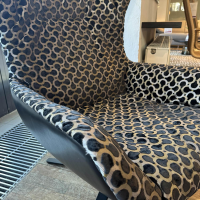 Freifrau - Sessel Leya Wingback Chair Innen Stoff Scarabeo 104 Charcoal Schwarz Beige Außen Leder Adora Ebony Schwarz Gestell Kreuz Metall Schwarz - 6