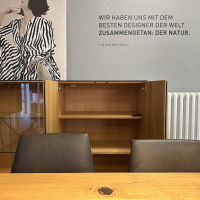 Team 7 - Anrichte Cubus Pure Eiche Naturöl Farbglas Dunkelbraun Metallgestell Schwarz Mit Beleuchtung - 4