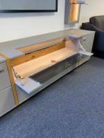 MCA Furniture - Wohnwand Sevilla Lack Arktis Grau Holzspange Eiche Furniert Parosalglas Grau Metallgriffe Nickel Matt Inkl. Beleuchtung - 4