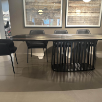 Janua - Esstisch BC07 Basket Platte Lärche Geköhlt Braun Gestell Metall RAL9005 Tiefschwarz Schwarz - 9