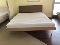 Gazzda - Doppelbett Fawn Eiche Massiv Weiß Geölt Kopfteil Bezug Leder ohne Lattenrost ohne Matratze - 2