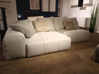 Raum.Freunde - Ecksofa CRF Palazzina Stoff 1M Key West Light Grey Grau Füße Kunststoff Schwarz Inklusive Kissen - 2