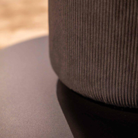 KFF - Esstisch Gaia Platte Brandeiche Schwarz Strukturiert Gebürstet Geölt Gestell Samt Lisboa Bodenplatte Stahl Schwarz - 3