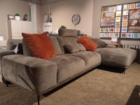 Raum.Freunde - Ecksofa Oslo Stoff 5M Earth Bison R217 Grau Füße Metall Schwarz Matt Inklusive Kissen - 4