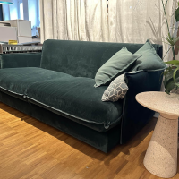 3-sitzer-sofas-sophisticated-living-sofa-keala-light-bezug-stoff-allure-velvet-1357-085-dunkelgruen-2