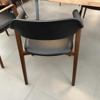 Conde House - Stuhl Ten Leder Schwarz Gestell Nussbaum Massiv - 3