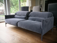 2-sitzer-sofas-cor-sofa-avalanche-stoff-8145-dunkelgrau-fuss-m21-lack-anthrazit-mit-hocker-und-6