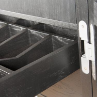 vitrinen-highboards-riva1920-hochschrank-cambusa-eiche-ohne-knoten-pigmentiert-total-black-innen-5
