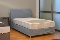 Schramm - Bett Origins mit Kopfteil Due Stoff Nils 440 Sky Blau Füße Chrom mit Matratze - 5