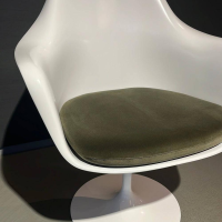 Knoll International - Armlehnstuhl Saarinen Tulip Stoff Dedar Eva Mousse 168 Grün Schale Kunststoff Weiß Drehgestell Metall Weiß - 6