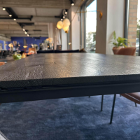 Janua - Esstisch S600 Platte Eiche Geköhlt Gestell Metall Tiefschwarz Matt Pulverbeschichtet - 8
