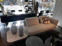 Wittmann - Sofa Andes Stoff G Fynn Grigio Grau Füße Messing Satin Matt Ablage Marmor Carrara White Weiß Mit Rückenkissen - 5