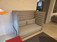 Vitra - Sofa Alcove Highback Stoff Laser Dunkelblau Elfenbein Beige Füße Metall Tiefschwarz - 5