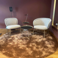 Freifrau - 2er Set Stuhl Ona Cocktail Stoff Sahco Safire 0004 Grau Gestell Stahl Messing Grau - 3