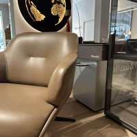Molteni & C - Sessel Kensington Leder Unique UE130 Nussbaum Braun Drehgestell Metall Zinnfarbig Hochglänzend - 7