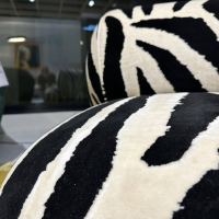 Bretz - Sessel Tharuun Stoff 67 8046 Velours de Gene Zebra Weiß Schwarz Teller Metall Teilpoliert - 4