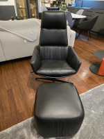 KFF - Sessel Faye Casual Lounge Leder Sauvage 8105 Schwarz Gestell Metall Schwarz M02 Mit Kunststoffgleitern Inklusive Hocker - 9