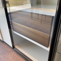 Molteni & C - Raumteiler 505 in Lack Kieselgrau mit Glastüren Schwarz Chrom - 5