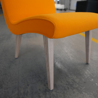 einzelstuehle-walter-knoll-stuhl-vostra-wood-bezug-divina-3-farbe-426-papaya-gestell-eiche-weiss-5