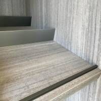 Molteni & C - Ankleide Gliss Master Korpus Böden Rückwand aus Zirbelkiefer Silber mit Beleuchtung - 10