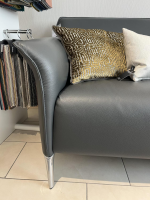 Leolux - Sofa Garnitur Mayon 2 + 3 Sitzer Leder Senso 3906 Ombra Anthrazit Gestell Aluminium Poliert - 6