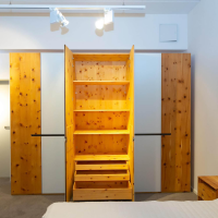 ganze-schlafzimmer-anrei-komplettes-schlafzimmer-zirbenholz-mit-doppelbett-inklusive-matratzen-11