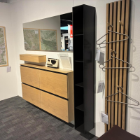 Sudbrock - Garderobe Tando Eiche Furniert 127 Milk Lack Matt 436 Cosmos Schwarz Mit Lamellenpaneel Und Beleuchtung - 4