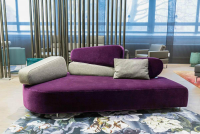 2-sitzer-sofas-bruehl-sofa-mosspink-stoff-4473-0087-violett-mit-kissen-stoff-4476-0095-hellgrau-3