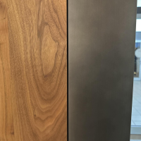 Riva1920 - Weinkofferschrank Cambusa Nussbaum Massiv Front Rauchglas Rahmen Eisen Mit LED Beleuchtung - 2