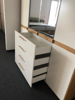 Loddenkemper - Schrank Vita Lack Bianco Weiß Matt Absetzung Balkeneiche 4 Drehtüren - 3