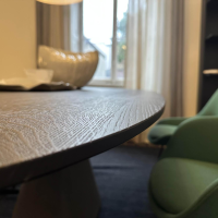 Zoom by Mobimex - Tisch Bridge BRI240El Oval Platte Holz Eiche Gebürstet Kohleschwarz Schwarz Lackiert Gestell Beton Anthrazit - 7