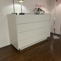 Christine Kröncke - Kommode You 46 Lack Pearl Weiß Matt Oberplatte Linoleum Braun Rot - 4