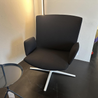 Desalto - Armlehnsessel Calum Comfort Stoff Kvadrat Messenger T98 Nero Schwarz Gestell Metall B62 Weiß Matt - 5