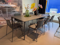 Fast - Outdoor Essgruppe Tisch Allsize Platte Feinsteinzeug Rauchgrau Grau Gestell Aluminium Lackiert Und Zebra Armlehnstuhl Grau - 3